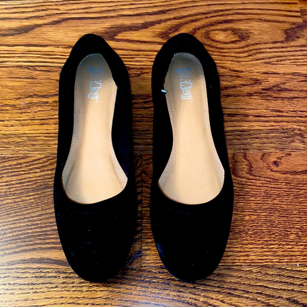 Black Brash shoes! Size 9, and has a little heal!